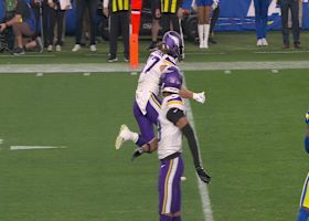 T.J. Hockenson's spinning catch-and-run results in the Vikes' first TD of the night