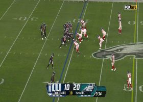 Swift infiltrates Giants territory during 13-yard burst