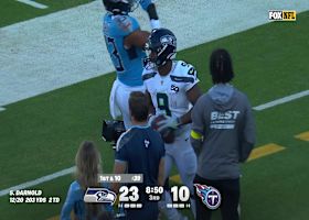Kenneth Walker III YACs his way to a 29-yard gain vs. Titans