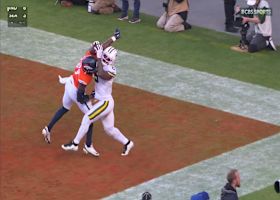 Can't-Miss Play: Josh Jacobs Mosses Dre Greenlaw for epic TD catch in Denver
