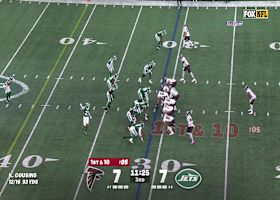 Bijan Robinson races into Jets territory on 42-yard catch and run