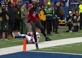 Hat trick alert! Sean Tucker hauls in 28-yard wheel route for third TD of game