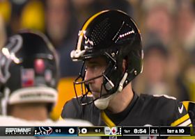 Rodgers locates a wide-open D.K. Metcalf for 25 yards into Texans' territory