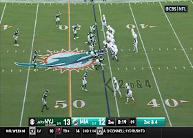 Tagovailoa's 15-yard dart to Waddle gets Fins into field goal range