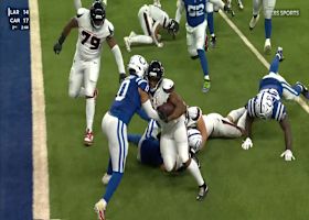 Nick Chubb muscles in for 4-yard rushing score