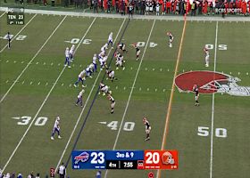 Carson Schwesinger speeds through for crucial sack on Josh Allen