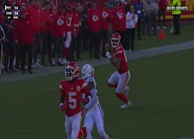 Patrick Mahomes locates Noah Gray with a 17-yard dart to put Chiefs in FG range