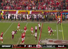 Mahomes escapes pocket pressure to find Noah Gray for 15 yards