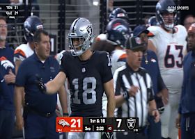 Geno Smith finds a wide-open Jack Bech for 17 yards to convert the fourth down