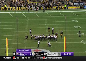 Justin Tucker sinks a 54-yard field goal to make it a 2-point game in the third