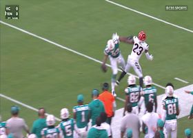 Waller's big-boy box-out catch results in 7 yards