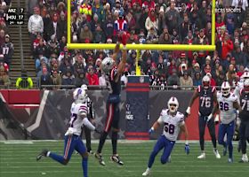 Hollins hauls in 18-yard reception on high-point snag