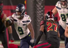 Kenneth Walker III EXPLODES upfield for 20-yard run vs. 49ers