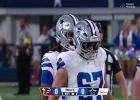 Deuce Vaughn bursts through for 12-yard gain into the red zone