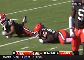 Za'Darius Smith swings down Burrow for third-down sack