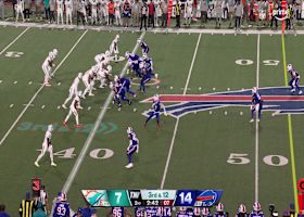 Tyreek Hill finds some room on 19-yard pass from Tua