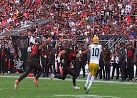 Carson Schwesinger surges into backfield for 11-yard sack on Jordan Love