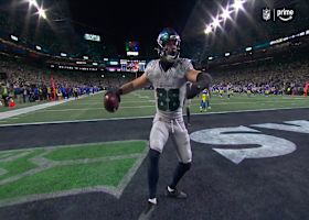 A.J. Barner snags a 26-yard TD floater via Darnold to trim Rams' lead to 30-28