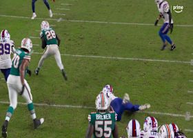 De'Von Achane as slippery as a real-life dolphin on 16-yard rush into red zone