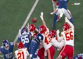 Chiefs get their hands on Giants extra-point try for a big block