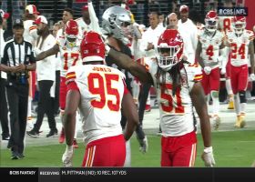 Chris Jones leads swarm of Chiefs into fourth-down TFL vs. Jacobs