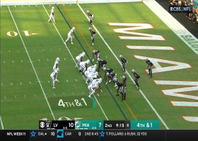 Nate Hobbs engulfs Tyreek Hill for TFL on fourth-down play in red zone