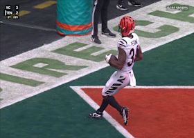 Samaje Perine smashes into the end zone for the 4-yard score