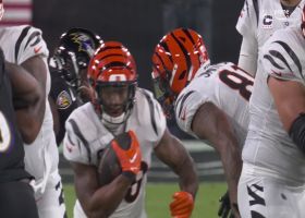 Joe Mixon slices through narrow  hole for 14-yard pickup