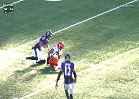 Burrow rolls to his right and zips 16-yard strike to Mitchell Tinsley