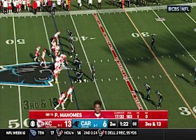 Patrick Mahomes 13-yard rush ends in first down lunge