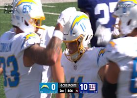 Dicker's 43-yard FG collects Bolts' first points of game