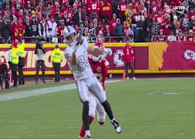 Can't-Miss Play: One-handed catch alert! Bowers' stellar snag nets 29-yard gain vs. Chiefs