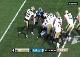 Alvin Kamara sweeps around Panthers defense for 20-yard run on first play from scrimmage