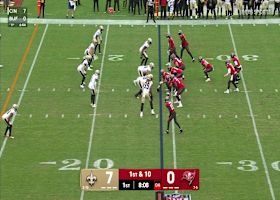 Bucky Irving follows his blocker on a 24-yard touchdown catch and run