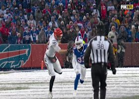 Mike Gesicki with a one-handed snag up the seam for 37 yards