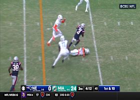 Demario Douglas showcases sleight of hand with one-handed reception en route to a Patriots' first down