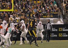 Aaron Rodgers zips 22-yard pass over the middle to DK Metcalf