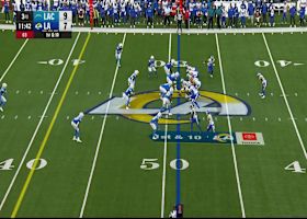 Bennett reads Chargers' defensive coverage to find a wide-open Presley 26 yards downfield
