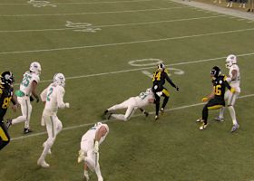 Kenneth Gainwell bounces off multiple Dolphins defenders on 38-yard run