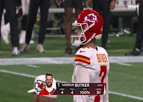 Butker's 53-yard FG splits uprights to trim Chiefs' deficit on 'SNF'