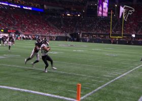 Mac Jones displays precise timing on 19-yard sideline strike to Austin Trammell