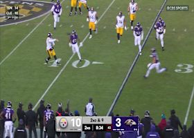 Rodgers rolls out and zips 13-yard strike to Ben Skowronek