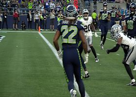 Tory Horton slips tackles on 10-yard TD strike