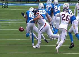 Elliss dislodged Davis for a fumble on the kickoff return