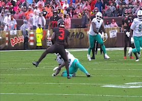 Dillon Gabriel threads a 16-yard pass to Jeudy