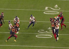 Kenneth Walker III makes multiple 49ers defenders miss for 19 yards on third-and-long