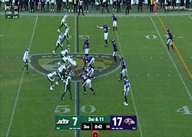 Tyrod Taylor escapes would-be sack to locate Mitchell for 26 yards