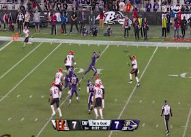 Burrow breaks free and beams Hudson for a Bengals TD