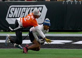 Bijan Robinson battles PS2 for a WR-esque catch from Prescott