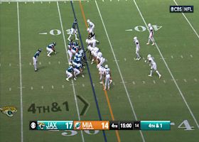 Etienne Jr. covers an insane amount of ground on fourth-down rush attempt, but to no avail